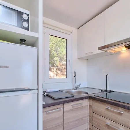 Mobile Homes And Glamping Tents Delta Marine At Poljana * Mali Lošinj