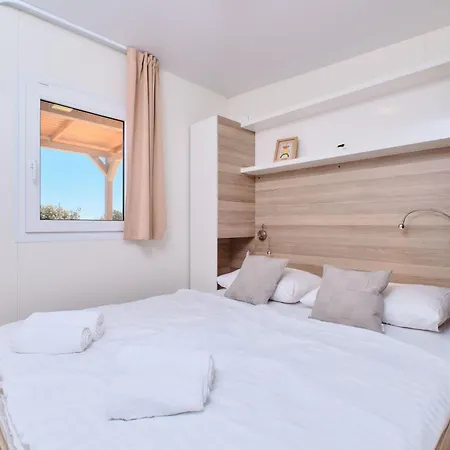 Kemping Mobile Homes And Glamping Tents Delta Marine At Poljana Mali Lošinj