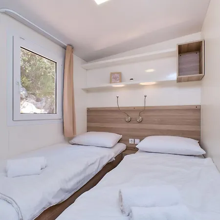 Mobile Homes And Glamping Tents Delta Marine At Poljana Kamp