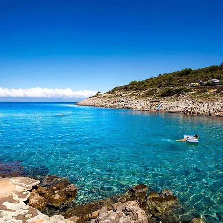 Kamp Mobile Homes And Glamping Tents Delta Marine At Poljana Mali Losinj