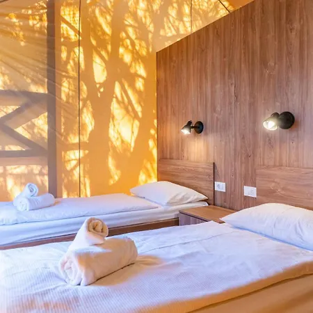 Kemping Mobile Homes And Glamping Tents Delta Marine At Poljana Mali Lošinj